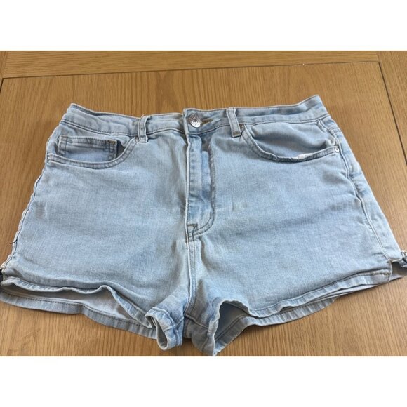 Forever 21 Waist Size 28 Light Wash High-Waisted Denim Shorts With Pockets - Picture 2 of 7
